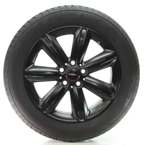 Background image for MINI Countryman F60 Winterräder JCW Star Spoke 539 Bridgestone 205/60R17 6891815