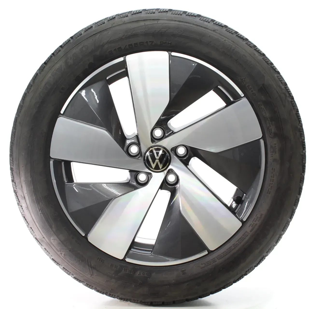 VW Passat B9 Variant CJ5 Winterräder Bologna Goodyear 215/55R17 DOT24 3J0601025B - Bild 1