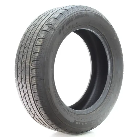 Background image for Winterreifen Tracmax Ice-Plus S210 215/60R17 96H DOT24