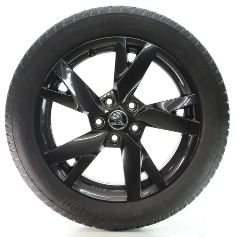 Background image for Skoda Octavia IV NX Winterräder Lyra Bridgestone 205/55R17 95V DOT22 5E3601025AE