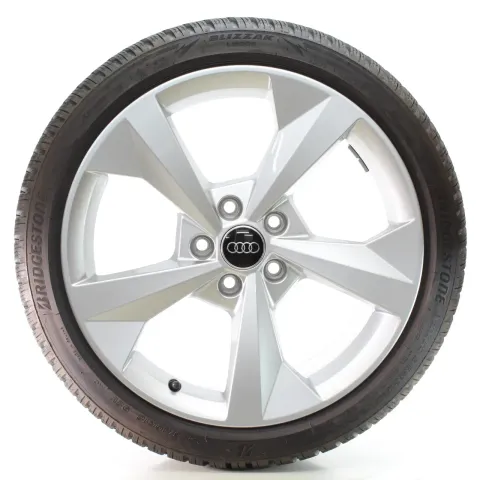 Background image for Audi A3 S3 8Y Winterräder 5-Speichen Bridgestone 225/40R18 92V DOT24 8Y0601025CP