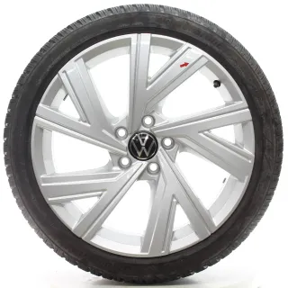 VW Golf 8 VIII CD1 Winterräder Bergamo Bridgestone 225/40R18 DOT23 5H0601025AB - Bild 2