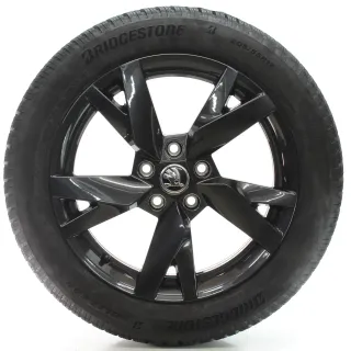 Skoda Octavia IV NX Winterräder Lyra Schwarz 205/55R17 95V DOT25 5E3601025AE - Bild 1