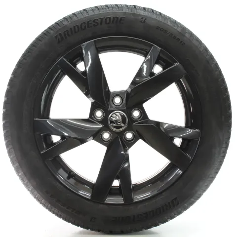 Background image for Skoda Octavia IV NX Winterräder Lyra Schwarz 205/55R17 95V DOT25 5E3601025AE