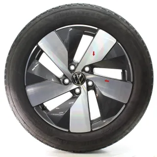 VW Passat B9 Variant CJ5 Winterräder Bologna Goodyear 215/55R17 DOT24 3J0601025B - Bild 4