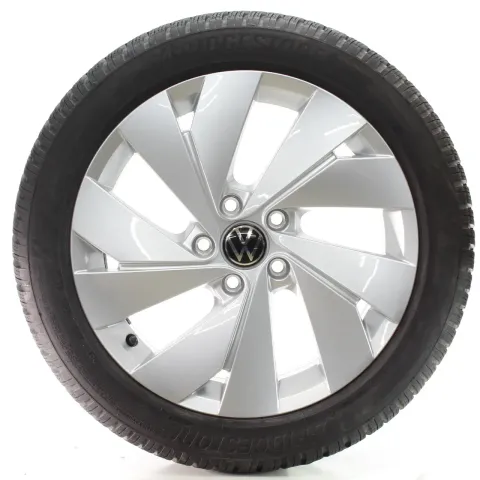 Background image for VW Golf VIII CD1 CG5 Winterräder Belmont Bridgestone 205/50R17 DOT25 5H0601025B
