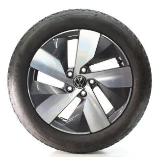 VW Passat B9 Variant CJ5 Winterräder Bologna Goodyear 215/55R17 DOT25 3J0601025B - Bild 2