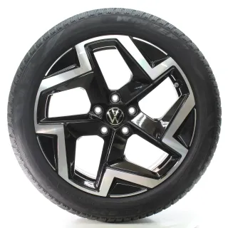 VW Passat B9 Variant CJ5 Winterräder Coventry Pirelli 235/45R18 DOT24 3J0601025M - Bild 3