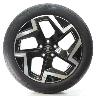 VW Passat B9 Variant CJ5 Winterräder Coventry Pirelli 235/45R18 DOT24 3J0601025M - Bild 4