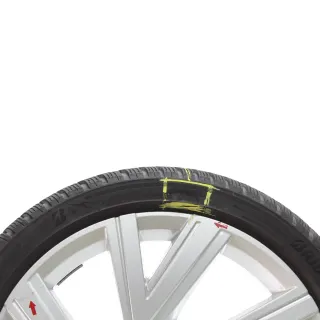 VW Golf VIII CD1 Winterräder Bergamo Bridgestone 225/40R18 92V DOT25 5H0601025AE - Bild 5