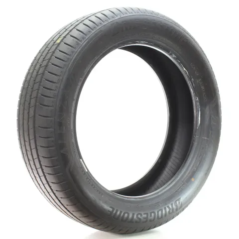 Background image for Sommerreifen Bridgestone Alenza 001 225/55R19 99V DOT25 1Stk