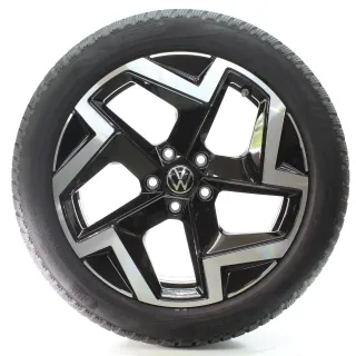VW Passat B9 Variant CJ5 Winterräder Coventry Pirelli 235/45R18 DOT24 3J0601025M - Bild 1