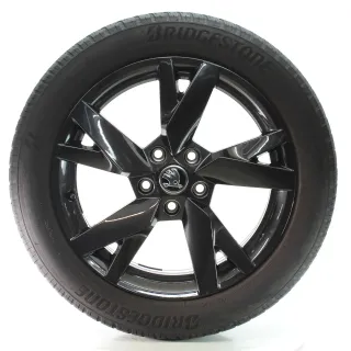 Skoda Octavia IV NX Winterräder Lyra Bridgestone 205/55R17 95V DOT22 5E3601025AE - Bild 4