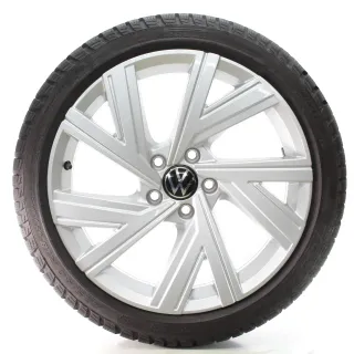 VW Golf 8 VIII CD1 Winterräder Bergamo Pirelli 225/40R18 92V DOT25 5H0601025AB - Bild 1