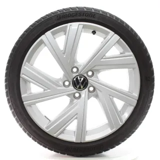VW Golf 8 VIII CD1 Winterräder Bergamo Bridgestone 225/40R18 DOT25 5H0601025AB - Bild 1