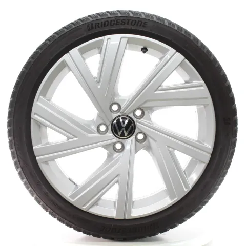 Background image for VW Golf 8 VIII CD1 Winterräder Bergamo Bridgestone 225/40R18 DOT25 5H0601025AB