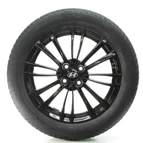 Background image for Hyundai Bayon BC3 Winterräder 8-Doppelspeichen 205/55R17 91H DOT25 KBA53499