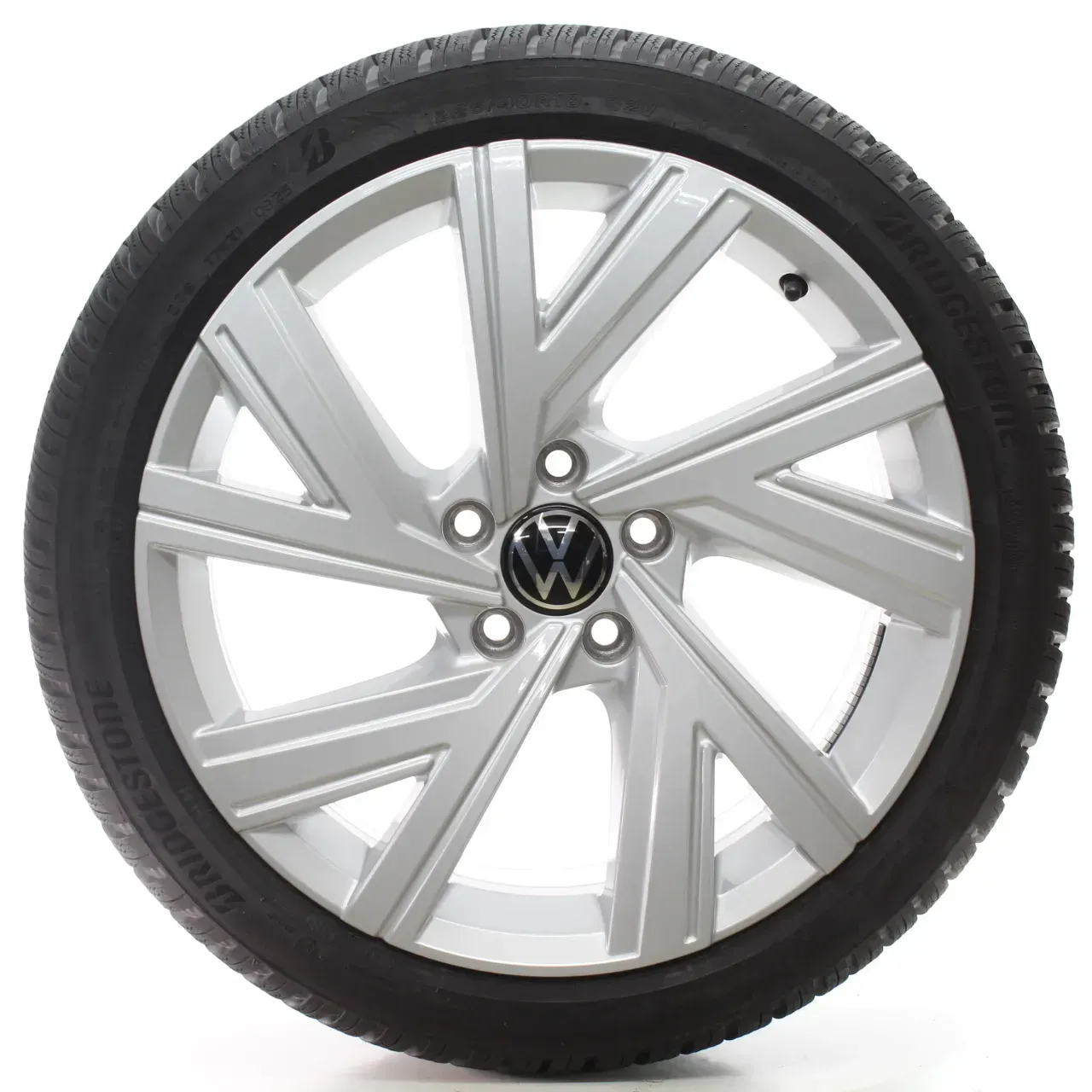 VW Golf 8 VIII CD1 Winterräder Bergamo Bridgestone 225/40R18 DOT25 5H0601025AB - Bild 1