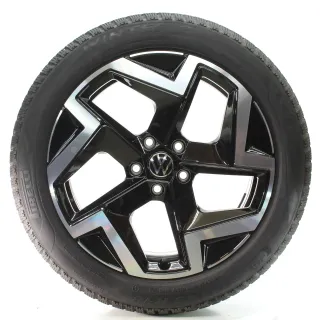 VW Passat B9 Variant CJ5 Winterräder Coventry Pirelli 235/45R18 DOT25 3J0601025M - Bild 2