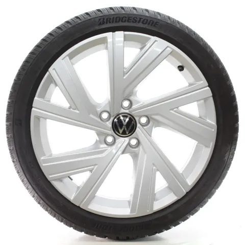 Background image for VW Golf 8 VIII CD1 Winterräder Bergamo Bridgestone 225/40R18 DOT25 5H0601025AB