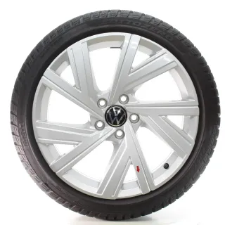 VW Golf VIII CD1 Winterräder Bergamo Pirelli 225/40R18 92V DOT25 5H0601025AE - Bild 2