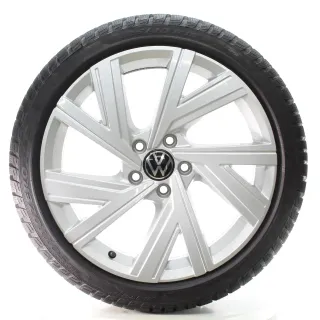 VW Golf 8 VIII CD1 Winterräder Bergamo Pirelli 225/40R18 92V DOT24 5H0601025AB - Bild 1