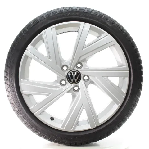 Background image for VW Golf 8 VIII CD1 Winterräder Bergamo Pirelli 225/40R18 92V DOT24 5H0601025AB