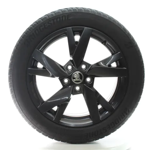 Background image for Skoda Octavia IV NX Winterräder Lyra Schwarz Bridgestone 205/55R17 5E3601025AE