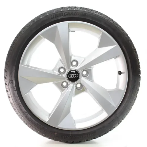 Background image for Audi A3 S3 8Y Winterräder 5-Speichen Bridgestone 225/40R18 92V 8Y0601025CP