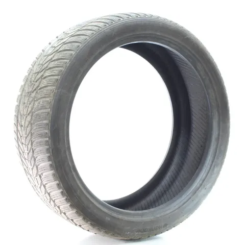 Background image for Winterreifen Hankook Winter i*cept evo3 W330 XL 245/40R20 99W
