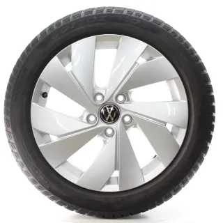 VW Golf VIII CD1 CG5 Winterräder Belmont Pirelli 205/50R17 93H DOT25 5H0601025B - Bild 2