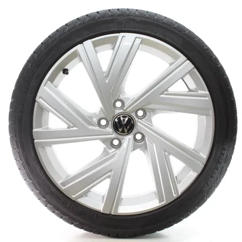 Background image for VW Golf 8 VIII CD1 Winterräder Bergamo Minerva 225/40R18 92V DOT25 5H0601025AB