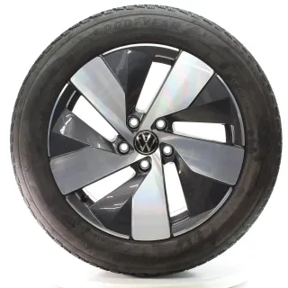 VW Passat B9 Variant CJ5 Winterräder Bologna Goodyear 215/55R17 DOT24 3J0601025B - Bild 1