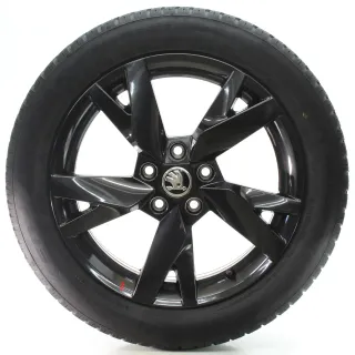 Skoda Octavia IV NX Winterräder Lyra Falken 205/55R17 95V DOT23 5E3601025AE - Bild 1