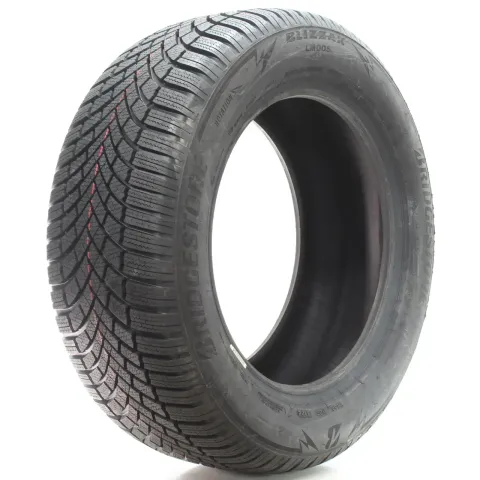 Background image for Winterreifen Bridgestone Blizzak LM-005 XL EV-c 225/55 R16 99H DOT24 NEU 1Stk