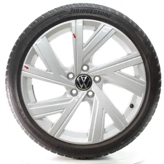 VW Golf VIII CD1 Winterrad Bergamo Bridgestone 225/40R18 92V 5H0601025M - Bild 1