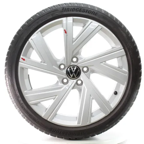 Background image for VW Golf VIII CD1 Winterrad Bergamo Bridgestone 225/40R18 92V 5H0601025M