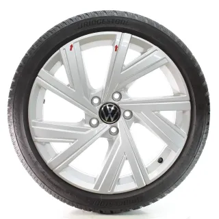 VW Golf VIII CD1 Winterräder Bergamo Bridgestone 225/40R18 92V DOT25 5H0601025AE - Bild 2
