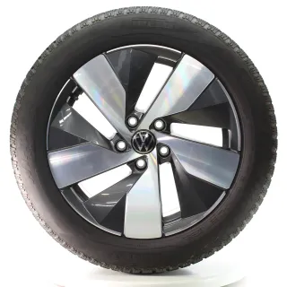 VW Passat B9 Variant CJ5 Winterräder Bologna Pirelli 215/55R17 DOT25 3J0601025B - Bild 1