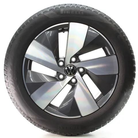 Background image for VW Passat B9 Variant CJ5 Winterräder Bologna Pirelli 215/55R17 DOT25 3J0601025K