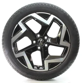 VW Passat B9 Variant CJ5 Winterräder Coventry Pirelli 235/45R18 DOT24 3J0601025M - Bild 3