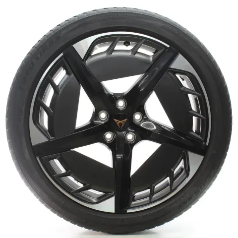 Background image for Cupra Born K11 Allwetterräder HURRICANE Toyo tires 215/45R20 DOT23 10E601025E