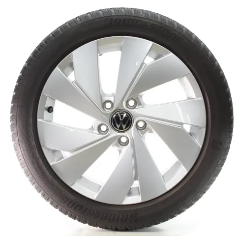Background image for VW Golf 8 VIII CD1 Winterräder Belmont Bridgestone 205/50R17 DOT23 5H0601025B