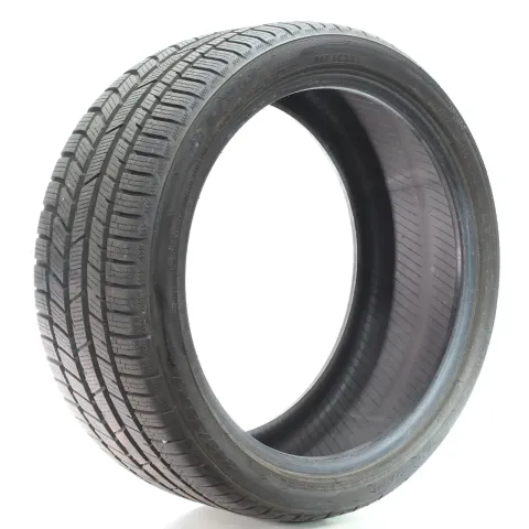 Background image for Winterreifen Toyo Snowprox S954 XL 245/35R18 92V DOT24 1Stk
