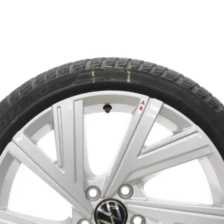 VW Golf 8 VIII CD1 Winterräder Bergamo Pirelli 225/40R18 92V DOT24 5H0601025AB - Bild 4