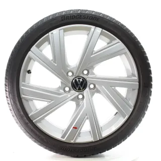 VW Golf 8 VIII CD1 Winterräder Bergamo Bridgestone 225/40R18 DOT23 5H0601025AB - Bild 2