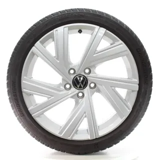 VW Golf 8 VIII CD1 Winterräder Bergamo Bridgestone 225/40R18 DOT25 5H0601025AB - Bild 4