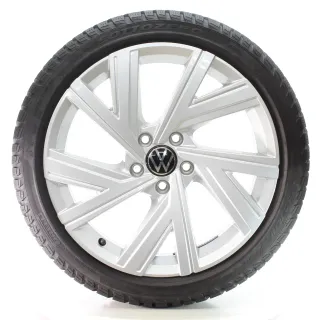 VW Golf 8 VIII CD1 Winterräder Bergamo Pirelli 225/40R18 92V DOT25 5H0601025AB - Bild 2