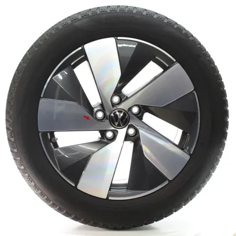 Background image for VW Passat B9 Variant CJ5 Winterräder Bologna Pirelli 215/55R17 DOT25 3J0601025K