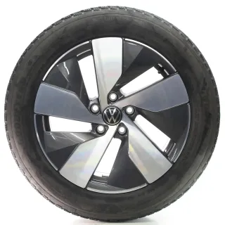 VW Passat B9 Variant CJ5 Winterräder Bologna Goodyear 215/55R17 DOT24 3J0601025K - Bild 2